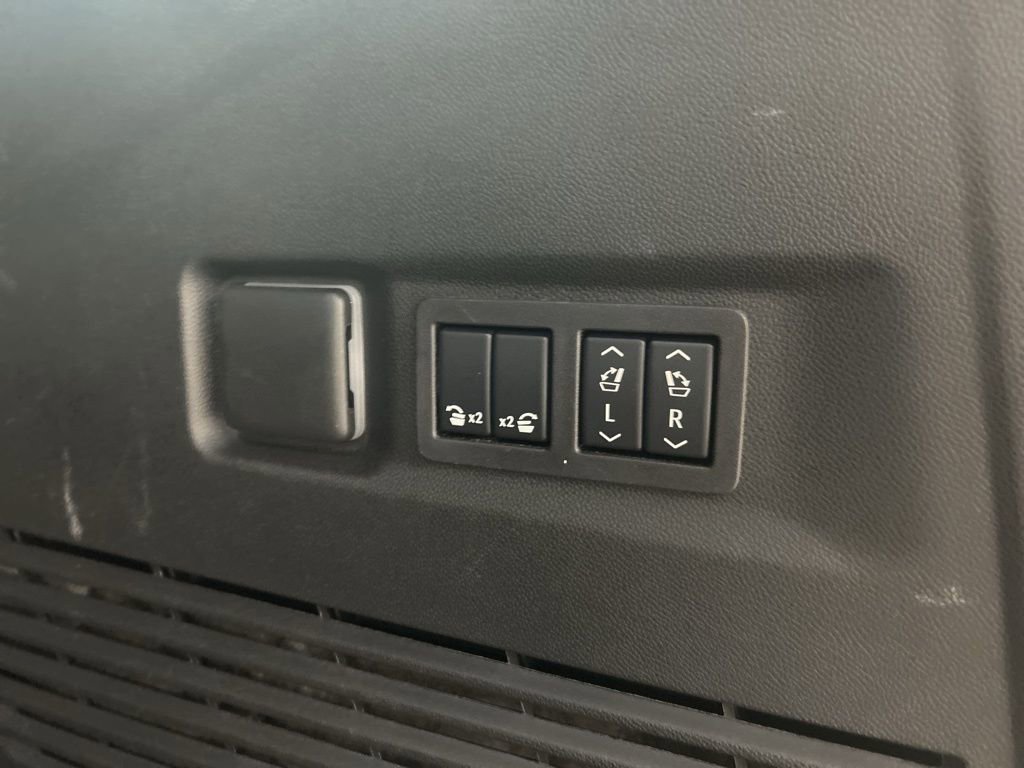 Used 2025 GMC Yukon XL Denali w/ LPO, Floor Liner Package image 34