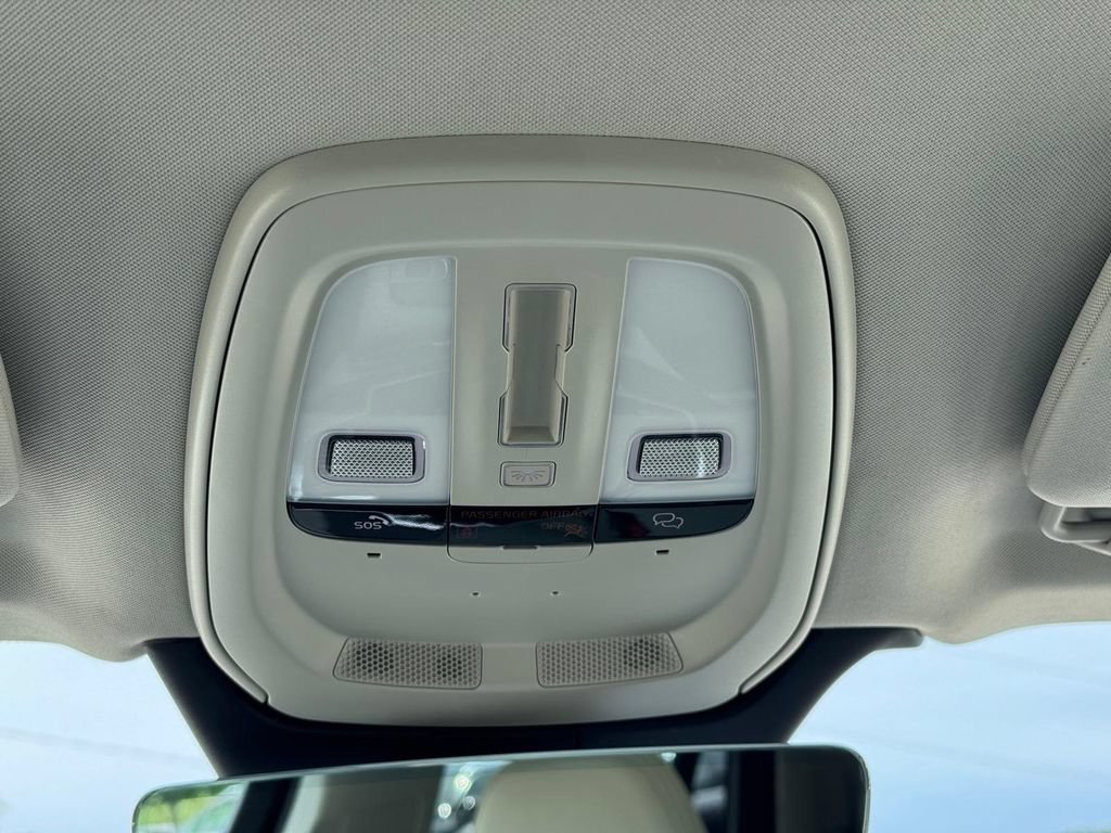 Certified 2023 Volvo XC90 B6 Plus AWD/4WD image 16