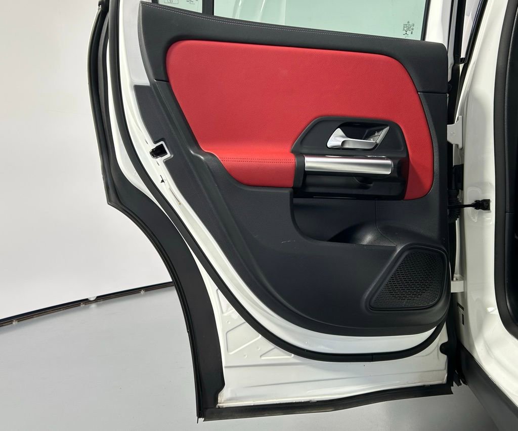 Used 2021 Mercedes-Benz GLA 35 AMG 4MATIC w/ Premium Package image 16