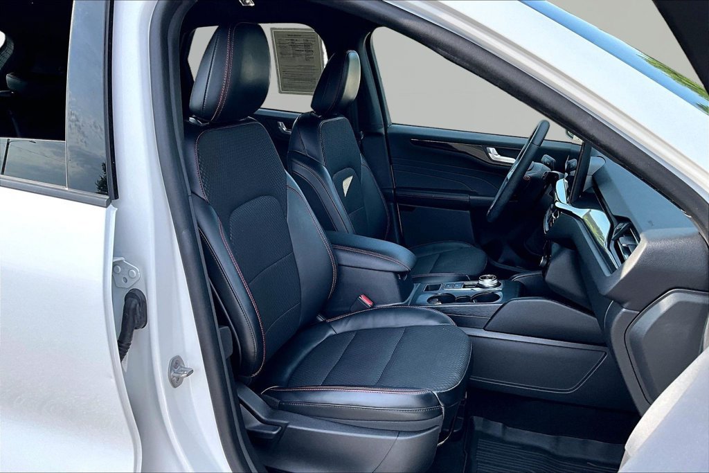 Certified 2023 Ford Escape ST-Line w/ Tech Pack #1 AWD/4WD image 7