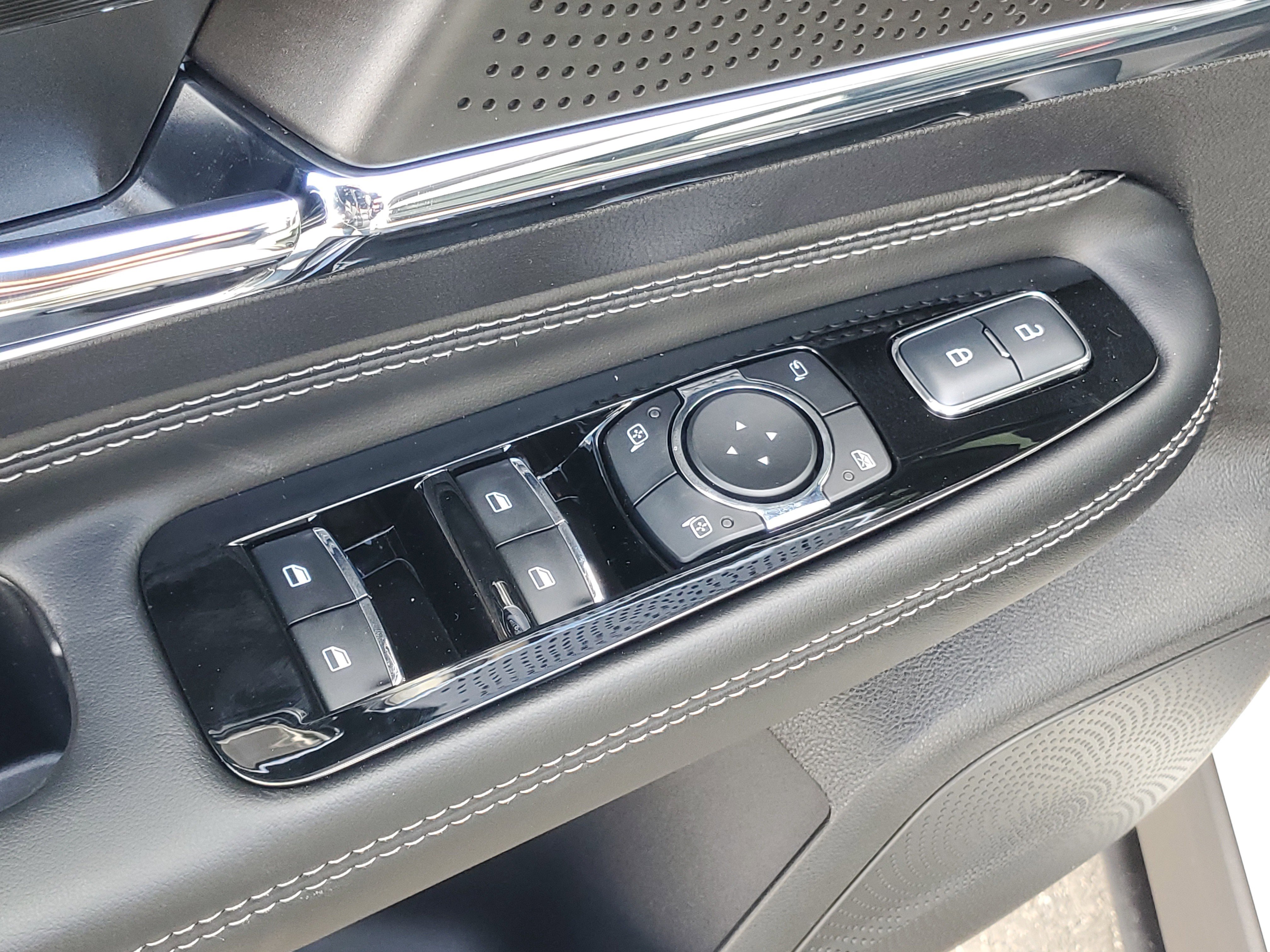 New 2026 Lincoln Corsair Premiere image 10