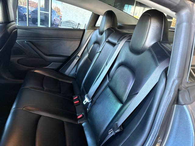 Used 2018 Tesla Model 3 Long Range RWD image 13