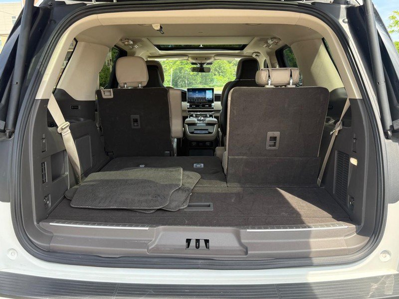 Certified 2024 Lincoln Navigator Reserve AWD/4WD image 7