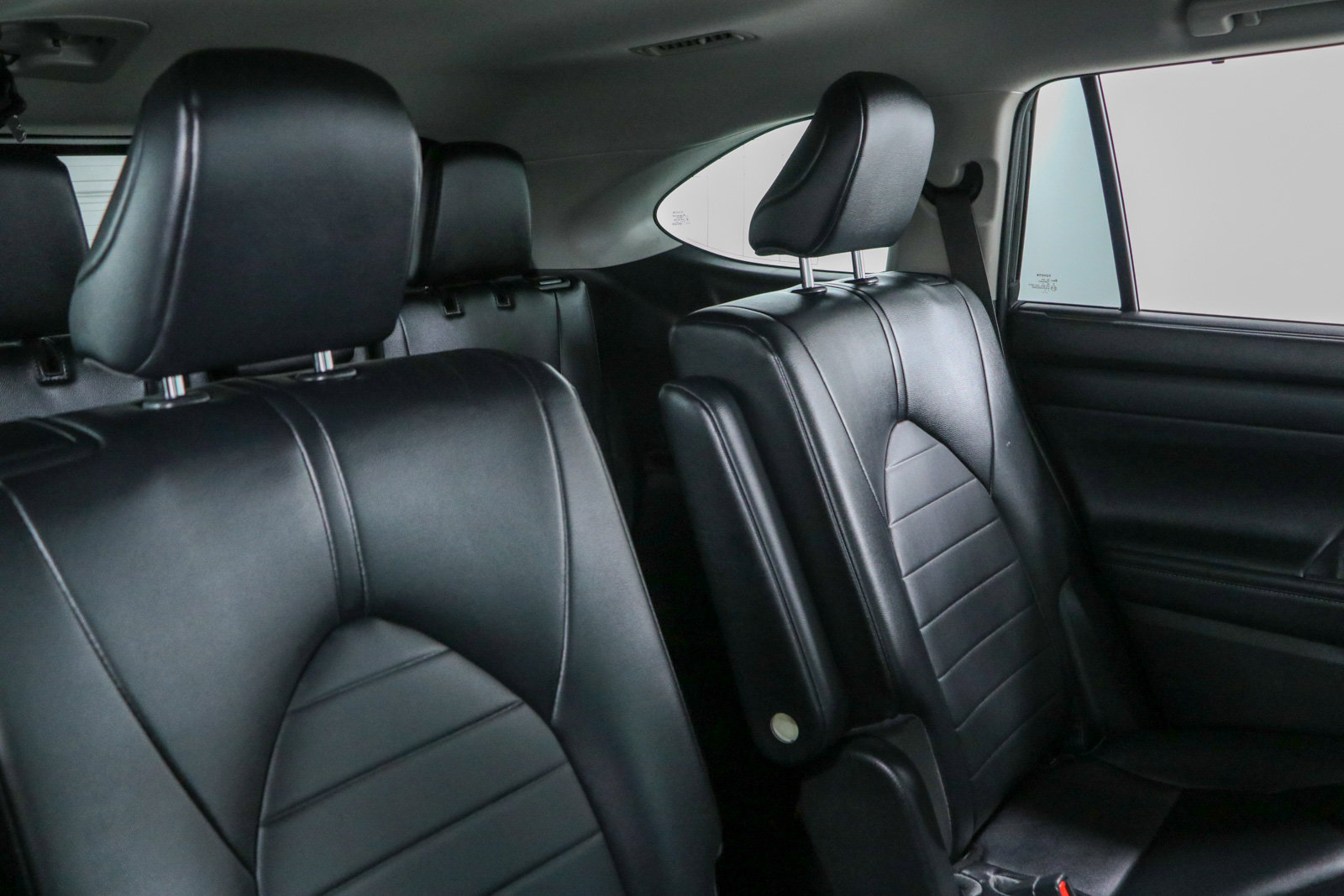 Used 2023 Toyota Highlander XLE AWD/4WD image 30