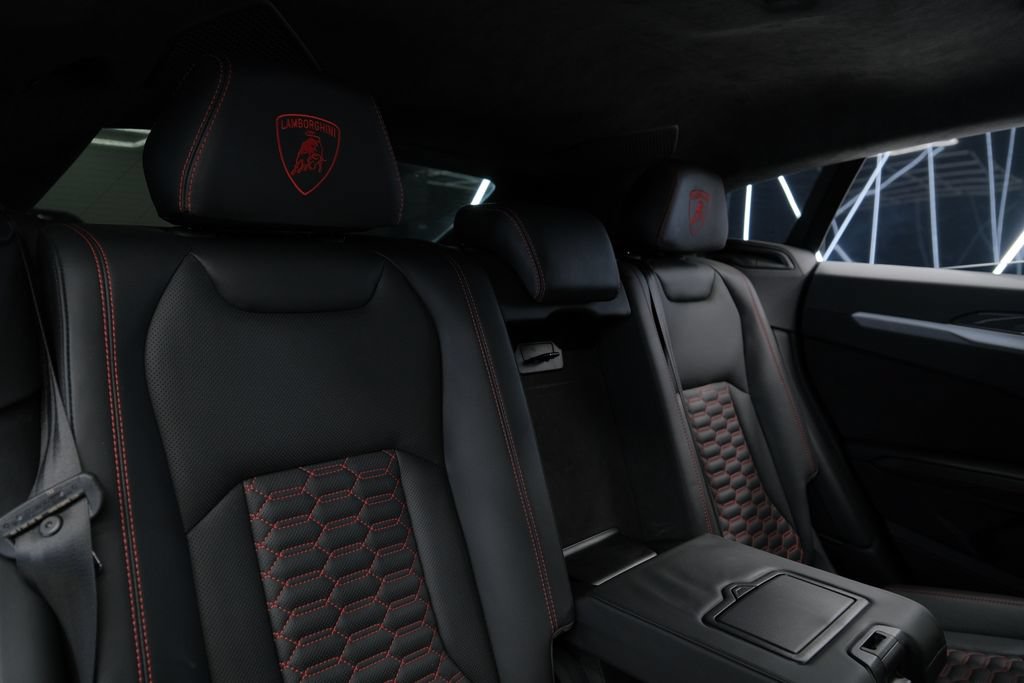 Used 2021 Lamborghini Urus AWD/4WD image 36