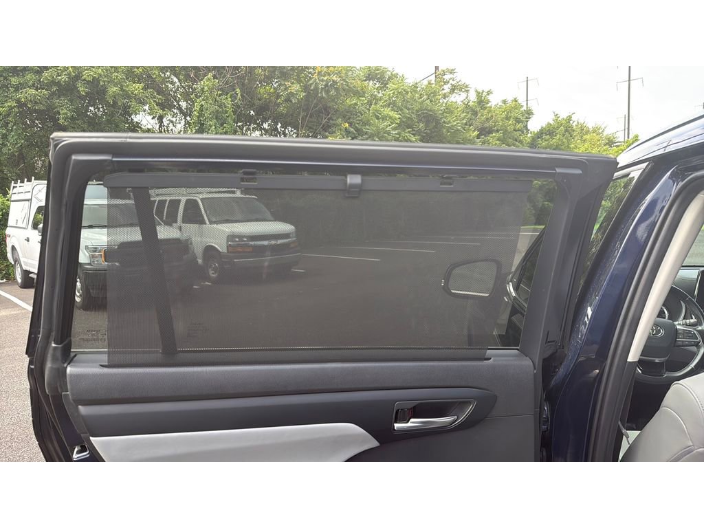 Used 2020 Toyota Highlander XLE image 36