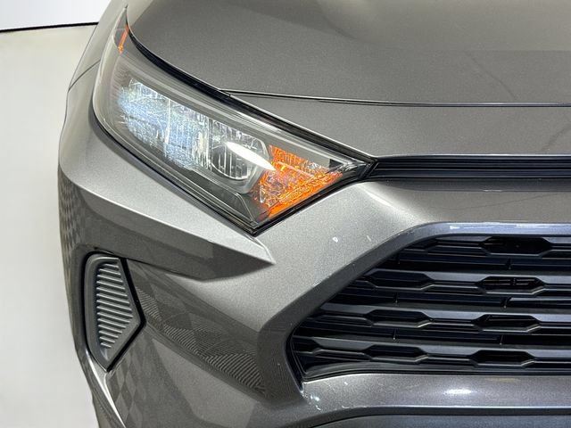 Used 2021 Toyota RAV4 LE AWD/4WD image 3