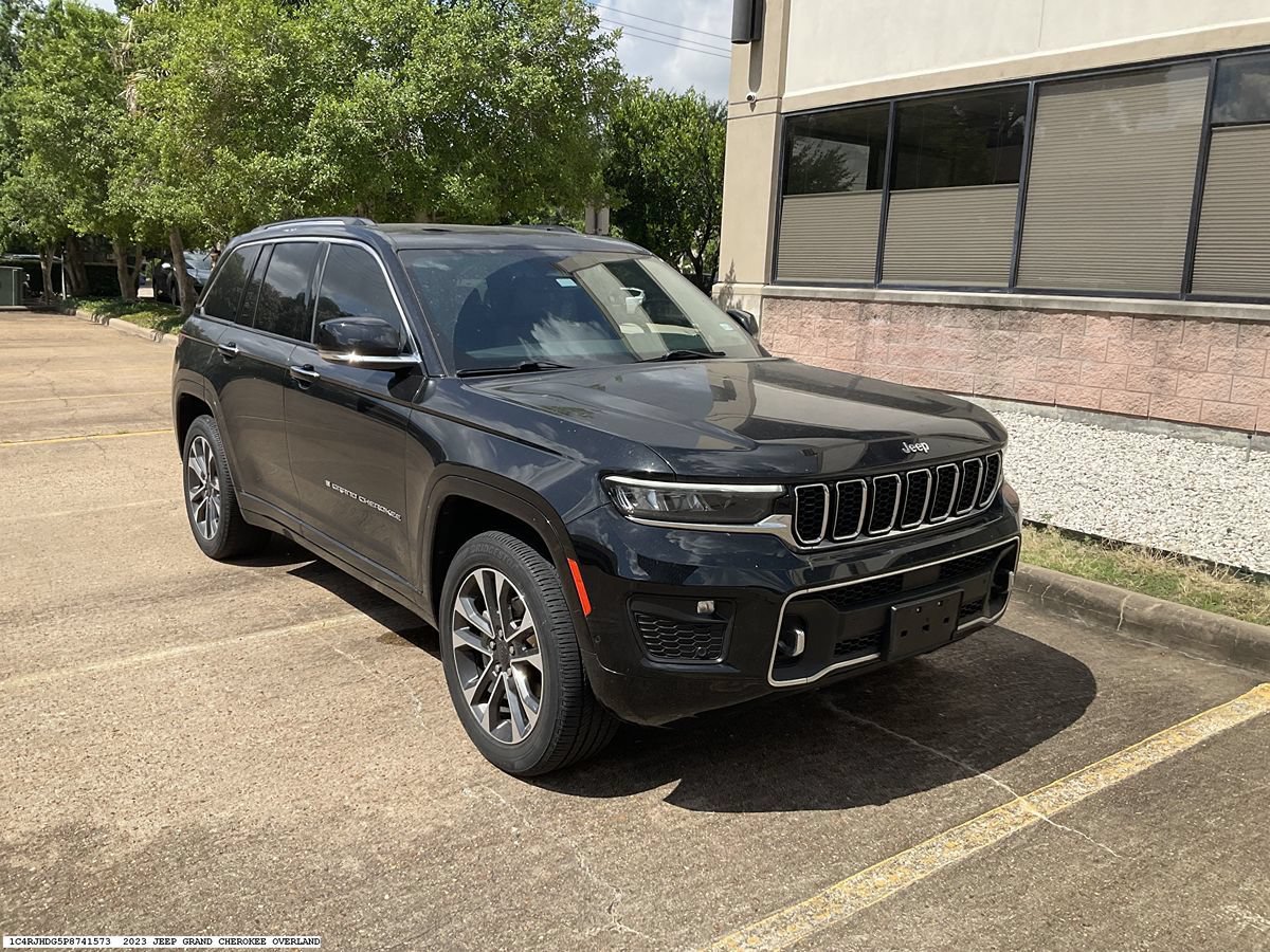 Used 2023 Jeep Grand Cherokee Overland AWD/4WD image 5