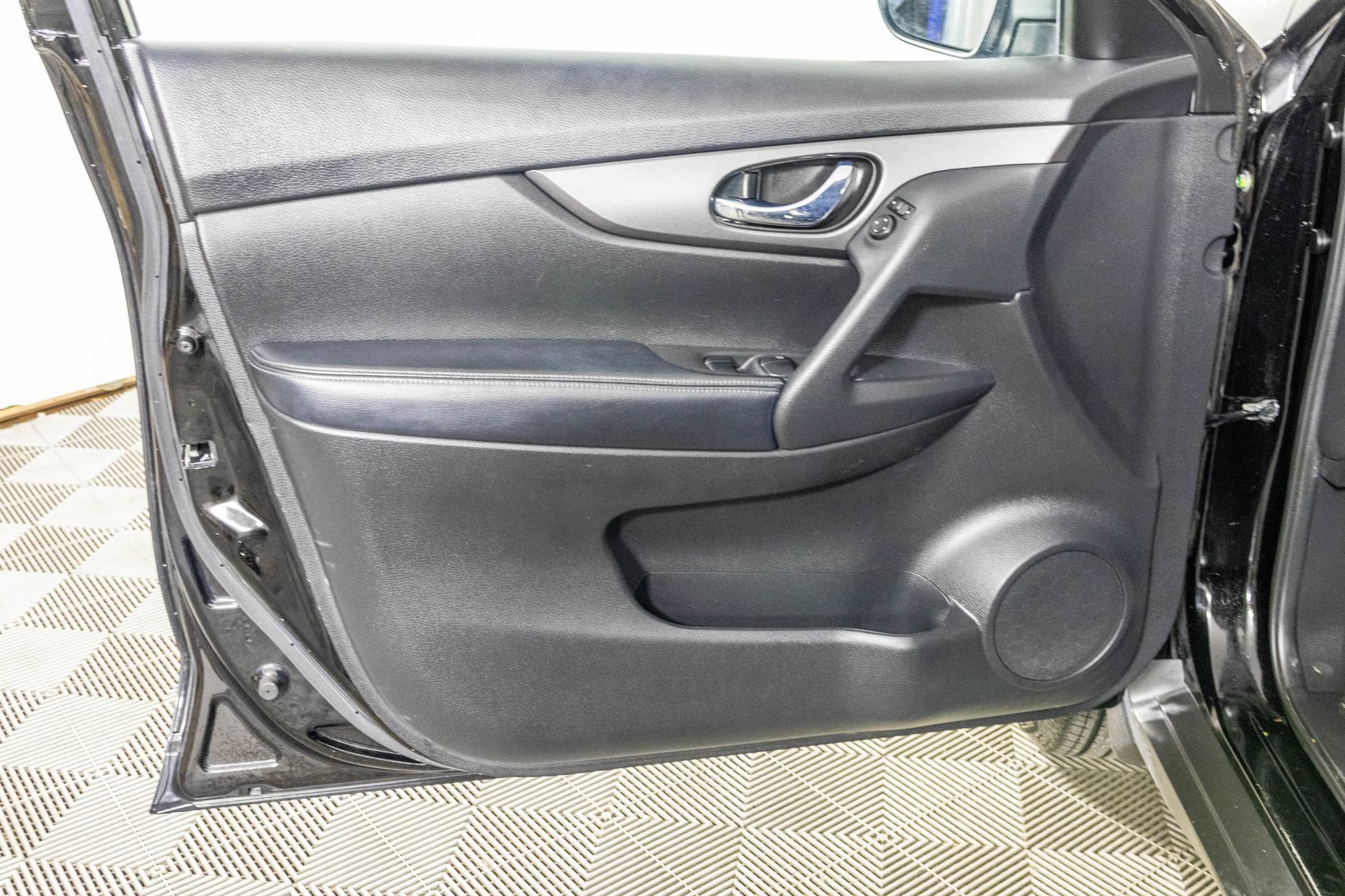 Used 2016 Nissan Rogue S AWD/4WD image 34