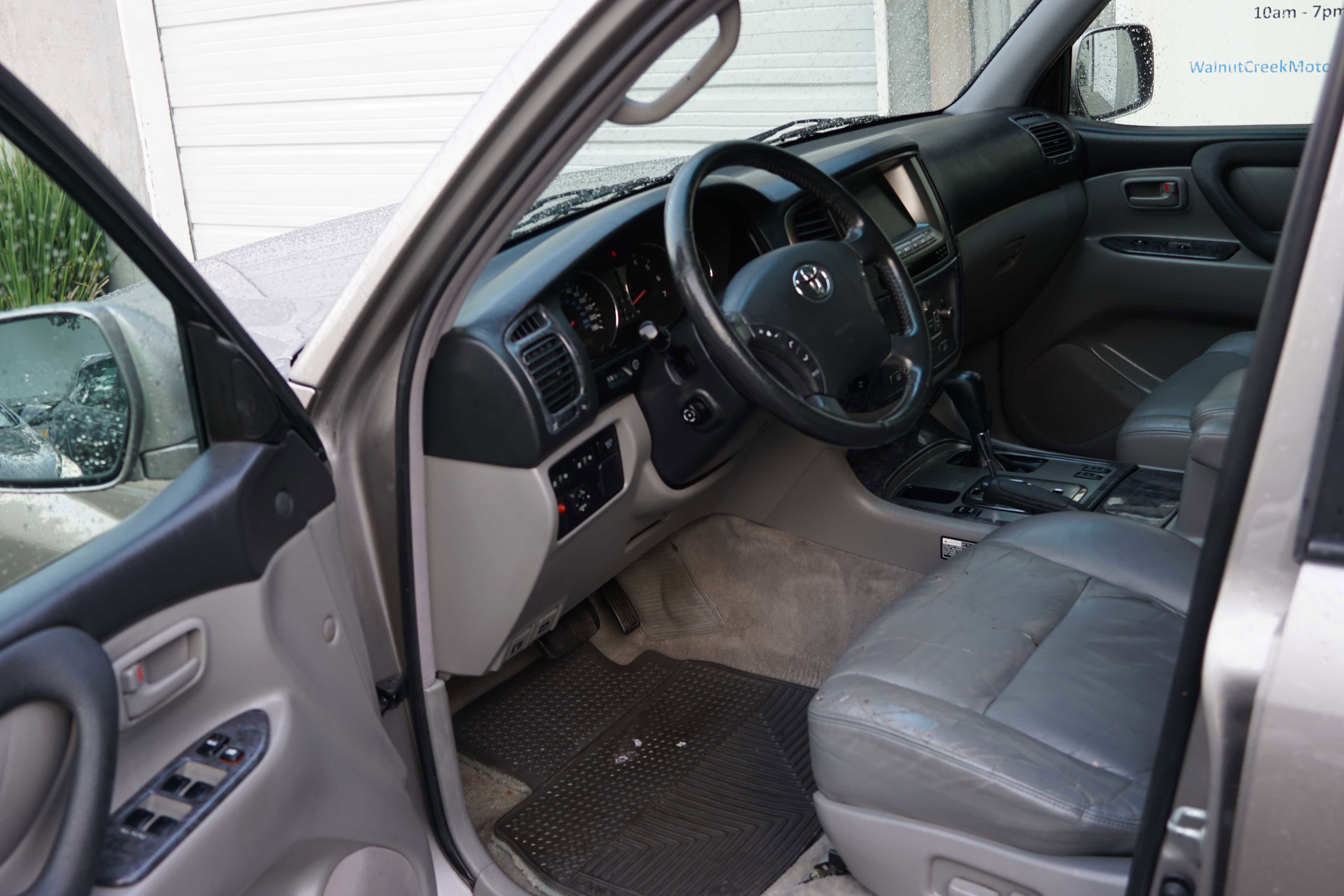 Used 2004 Toyota Land Cruiser image 38