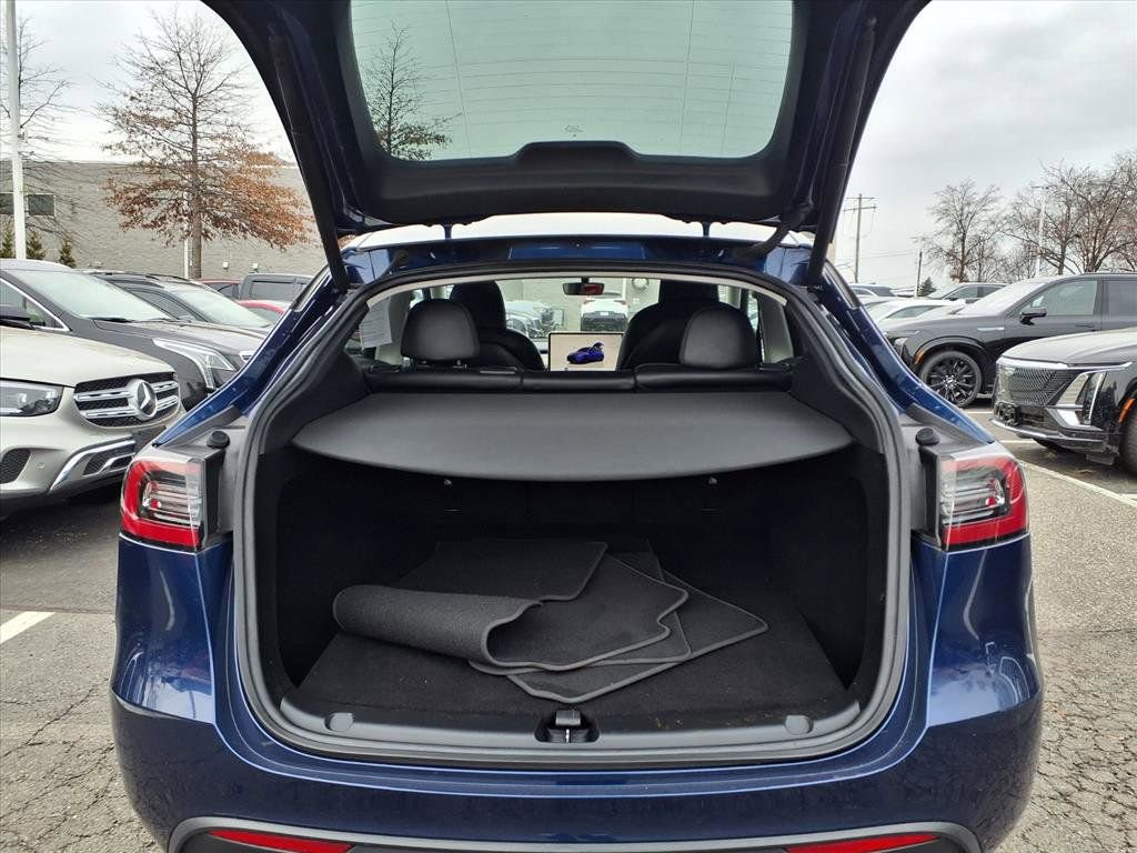 Used 2023 Tesla Model Y Performance image 9