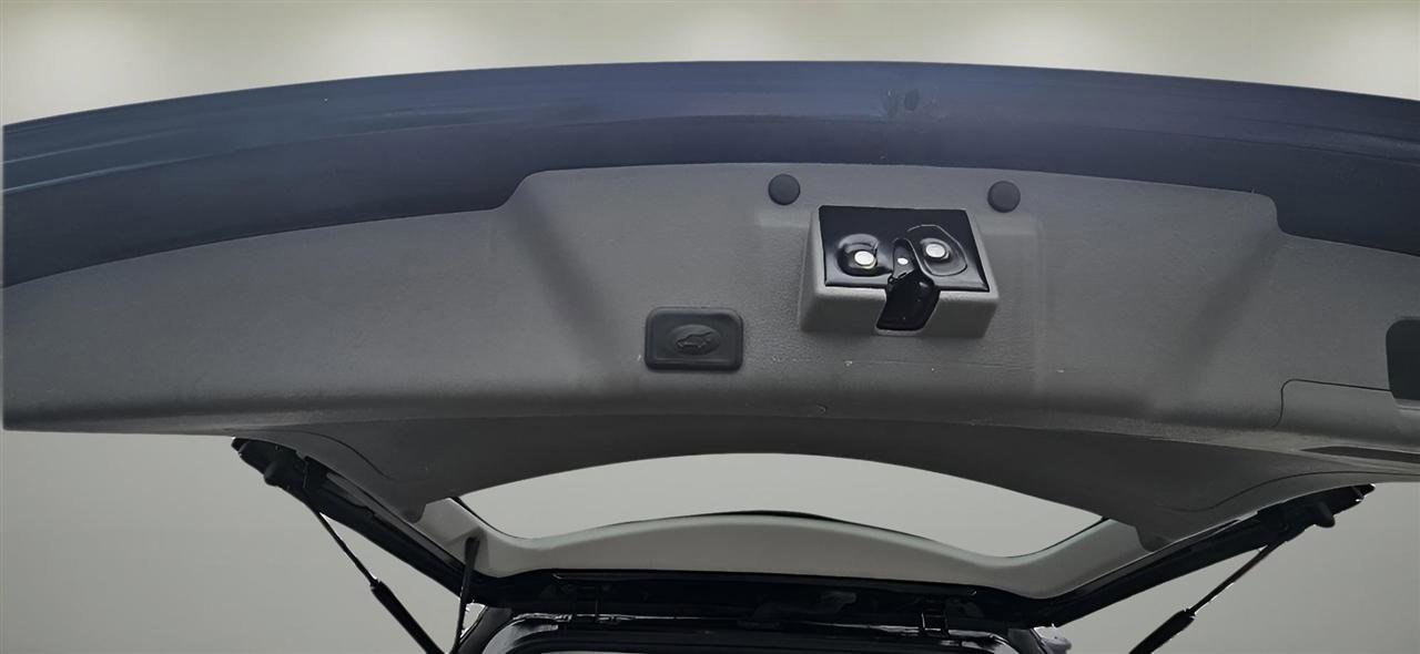 Used 2016 GMC Acadia SLT AWD/4WD image 24