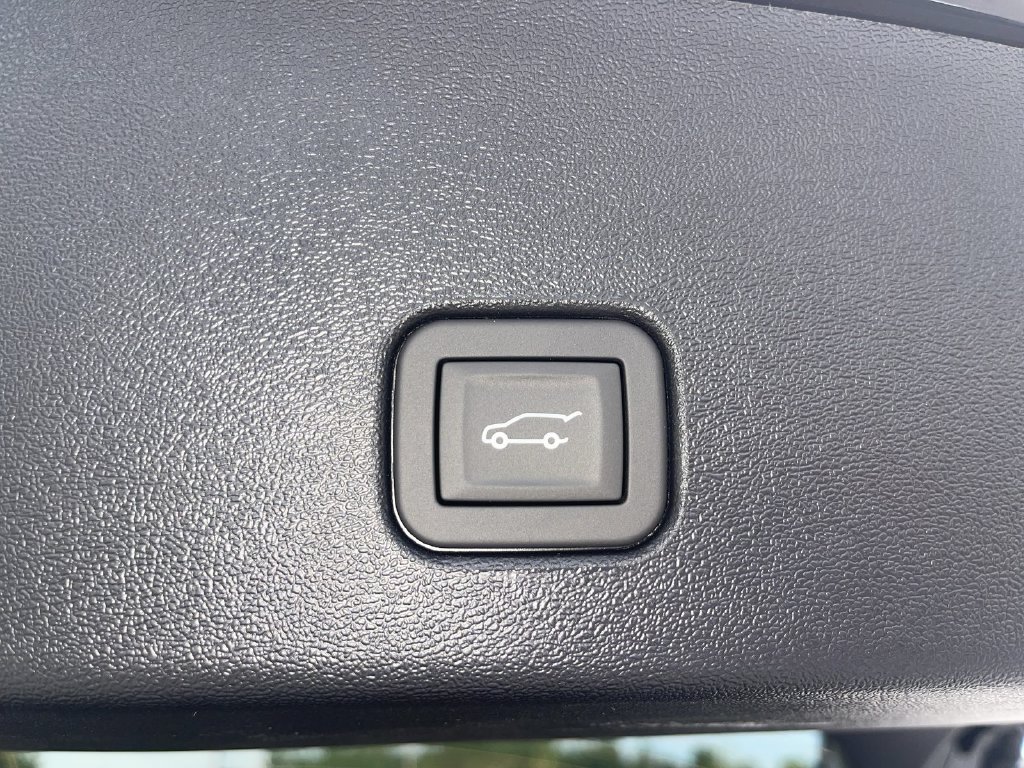 New 2027 Cadillac Optiq Luxury w/ LPO, Floor Liner Package AWD/4WD image 16