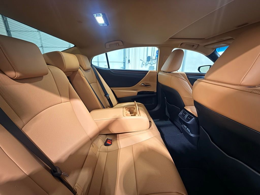 Used 2024 Lexus ES 350 w/ Premium Package image 32