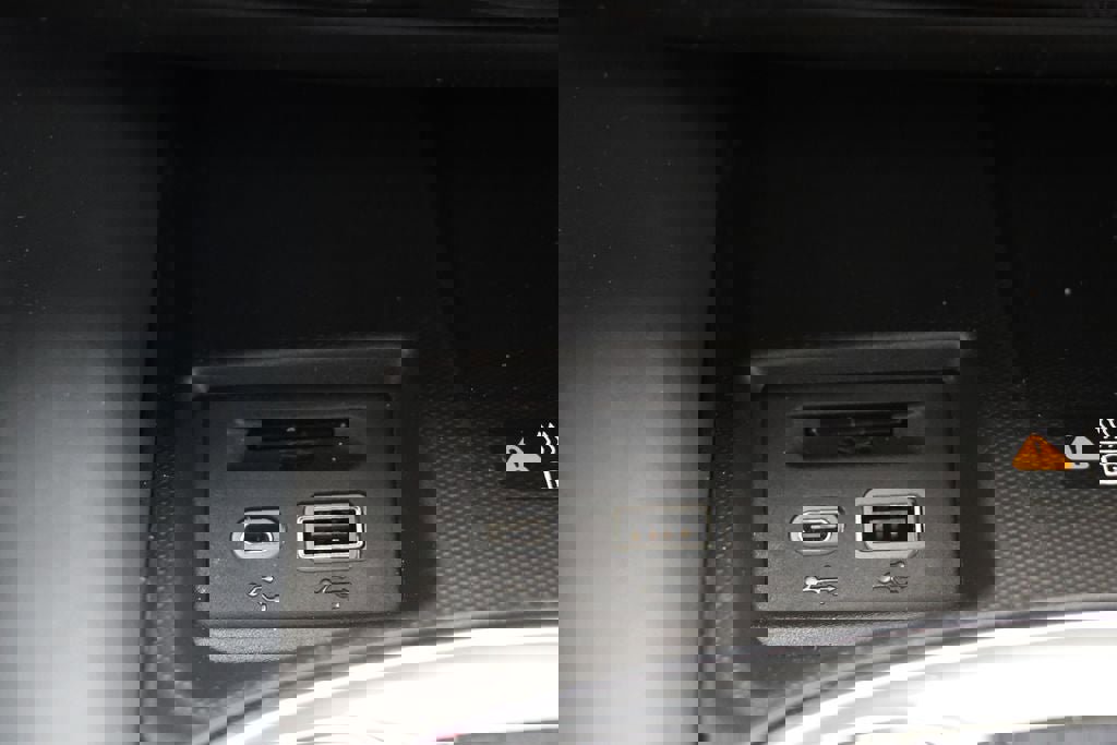 Used 2023 Buick Enclave Essence w/ Experience Buick Package image 26