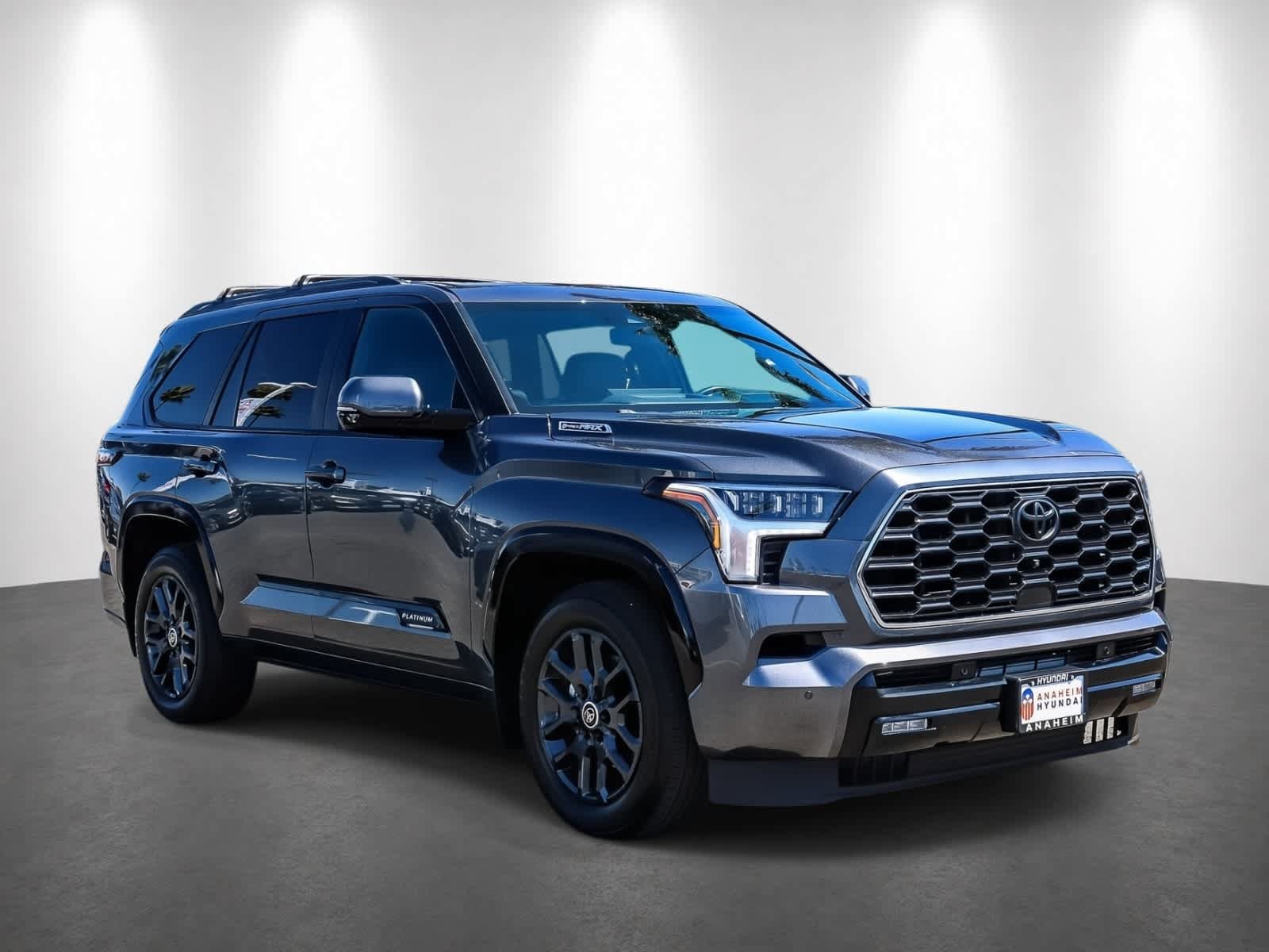 Used 2024 Toyota Sequoia Platinum AWD/4WD image 3