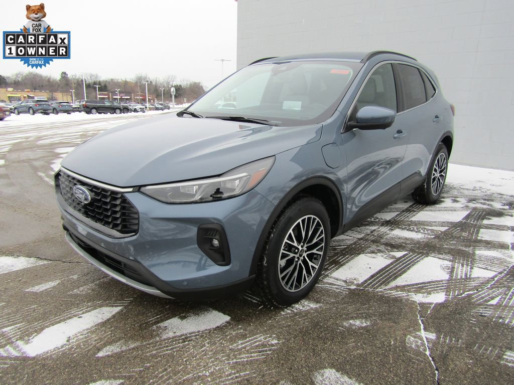 Used 2025 Ford Escape SE w/ PHEV Premium Package image 2