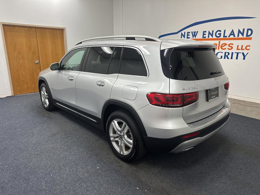 Used 2020 Mercedes-Benz GLB 250 4MATIC w/ Premium Package image 4