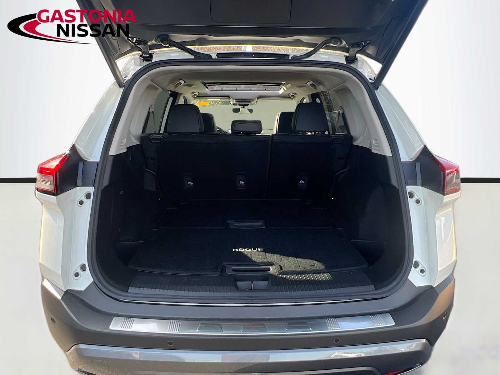 Used 2023 Nissan Rogue SL w/ SL Premium Package image 36