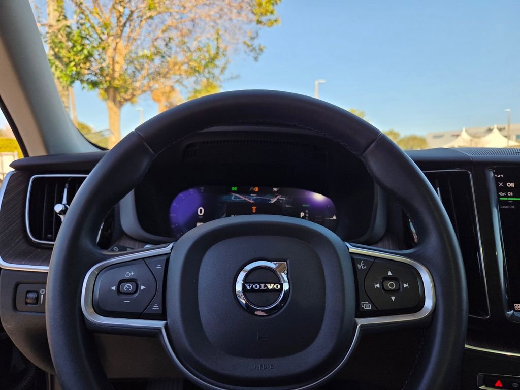 Used 2022 Volvo XC60 T8 Inscription Expression w/ Advanced Package image 28