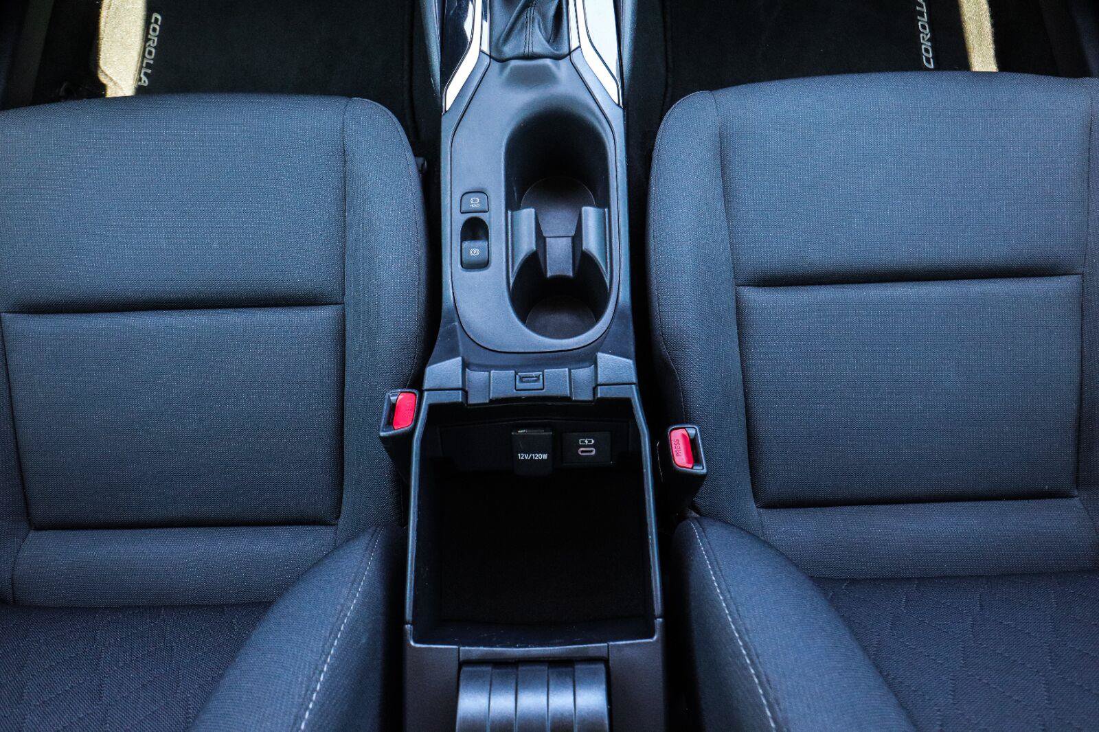 Used 2025 Toyota Corolla LE FWD image 28
