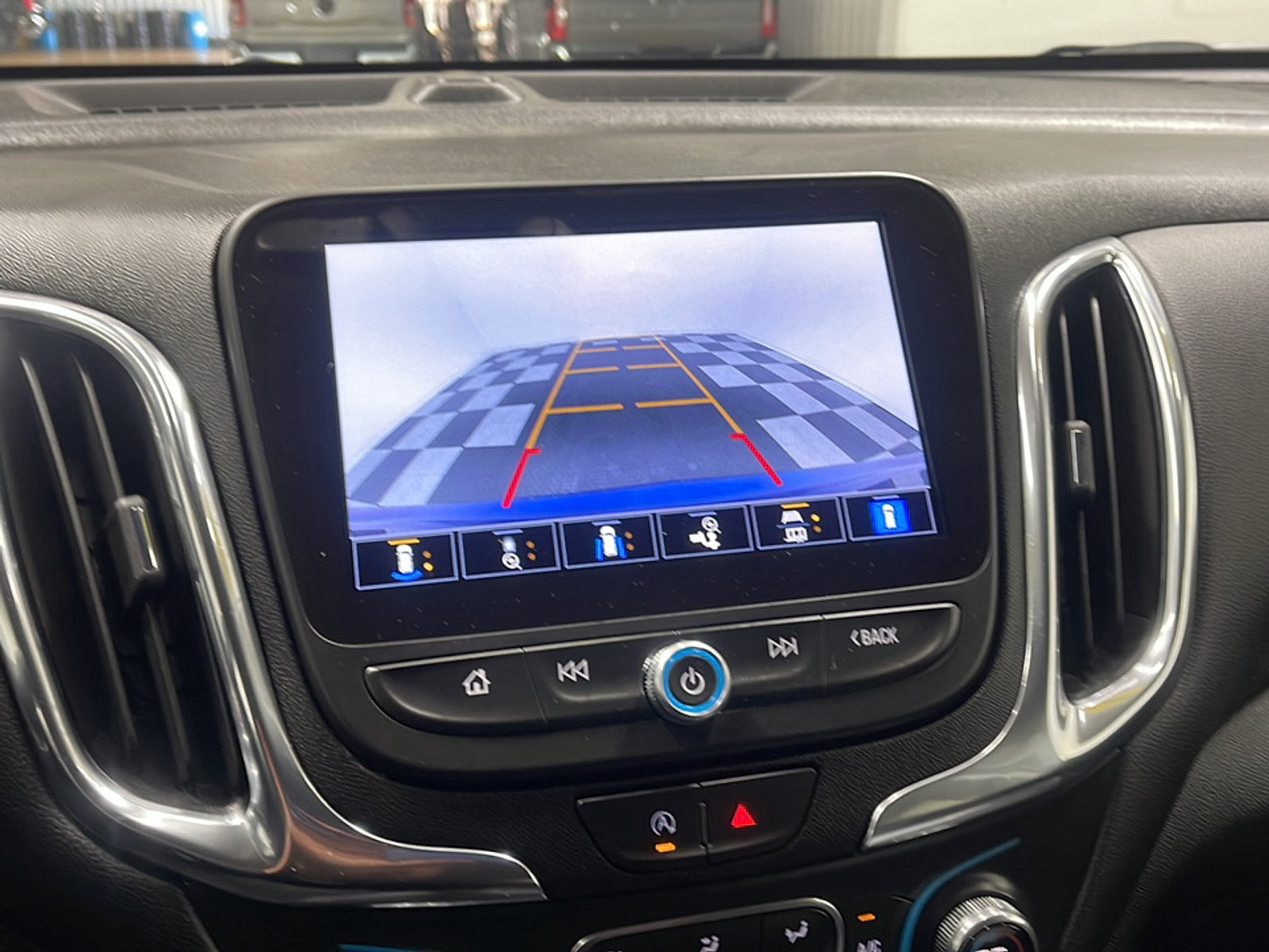 Used 2024 Chevrolet Equinox LT FWD image 10