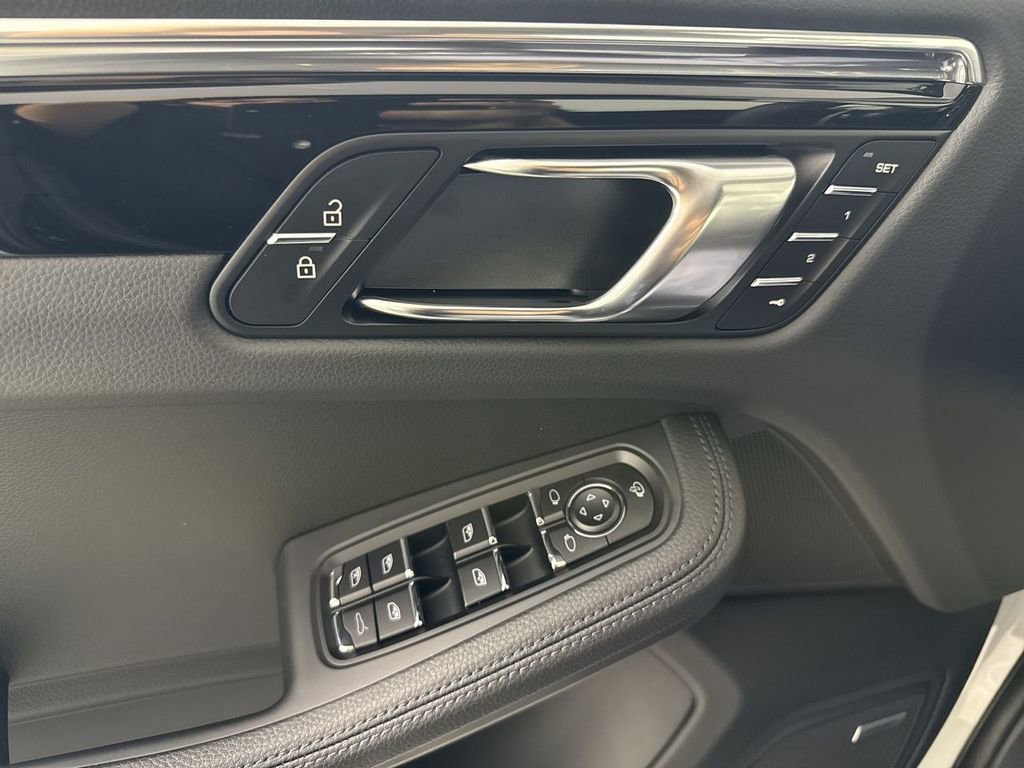 New 2026 Porsche Macan AWD/4WD image 34