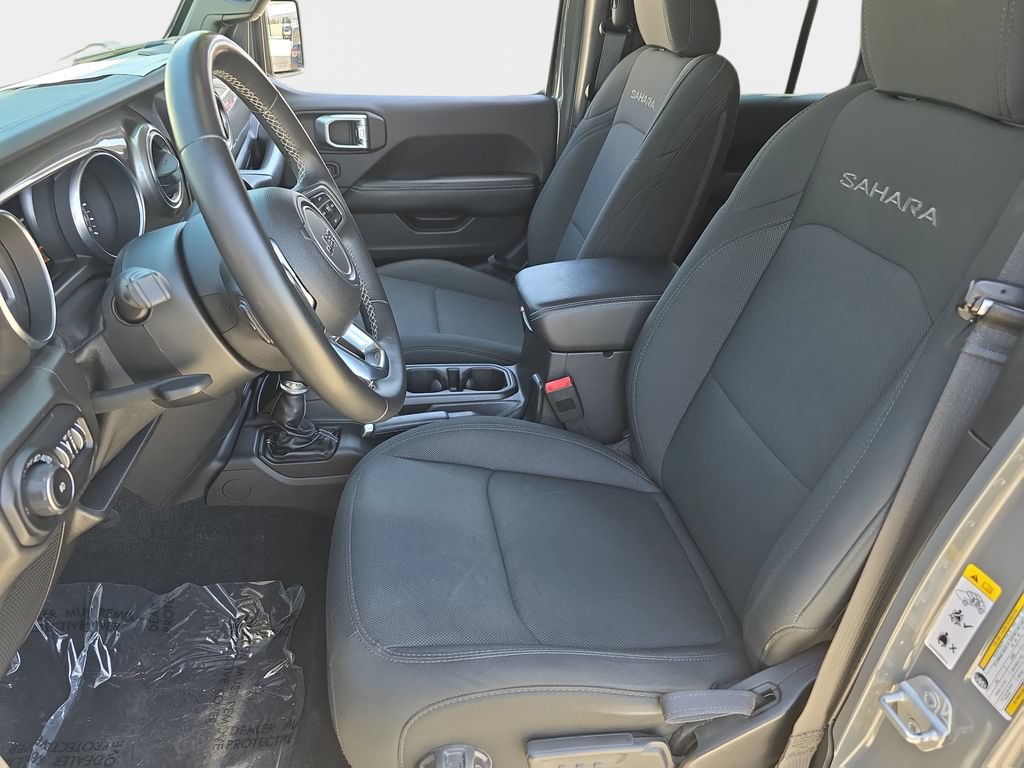 Used 2018 Jeep Wrangler Unlimited Sahara AWD/4WD image 17