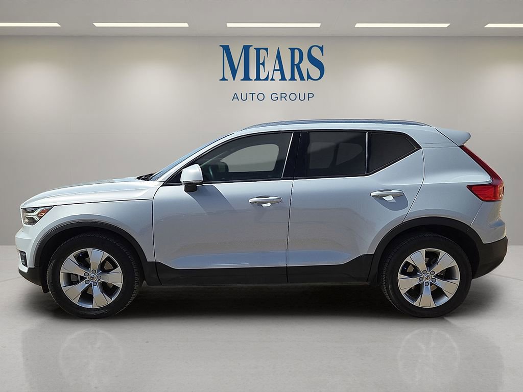 Used 2021 Volvo XC40 T5 Momentum w/ Advanced Package image 2