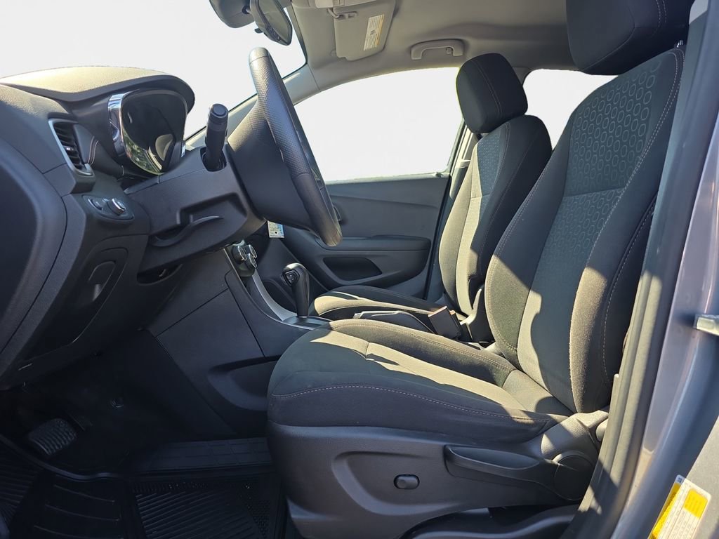 Used 2020 Chevrolet Trax LS w/ Tint and Cruise Package FWD image 12