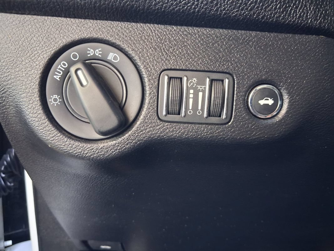 Used 2019 Dodge Challenger SXT RWD image 26