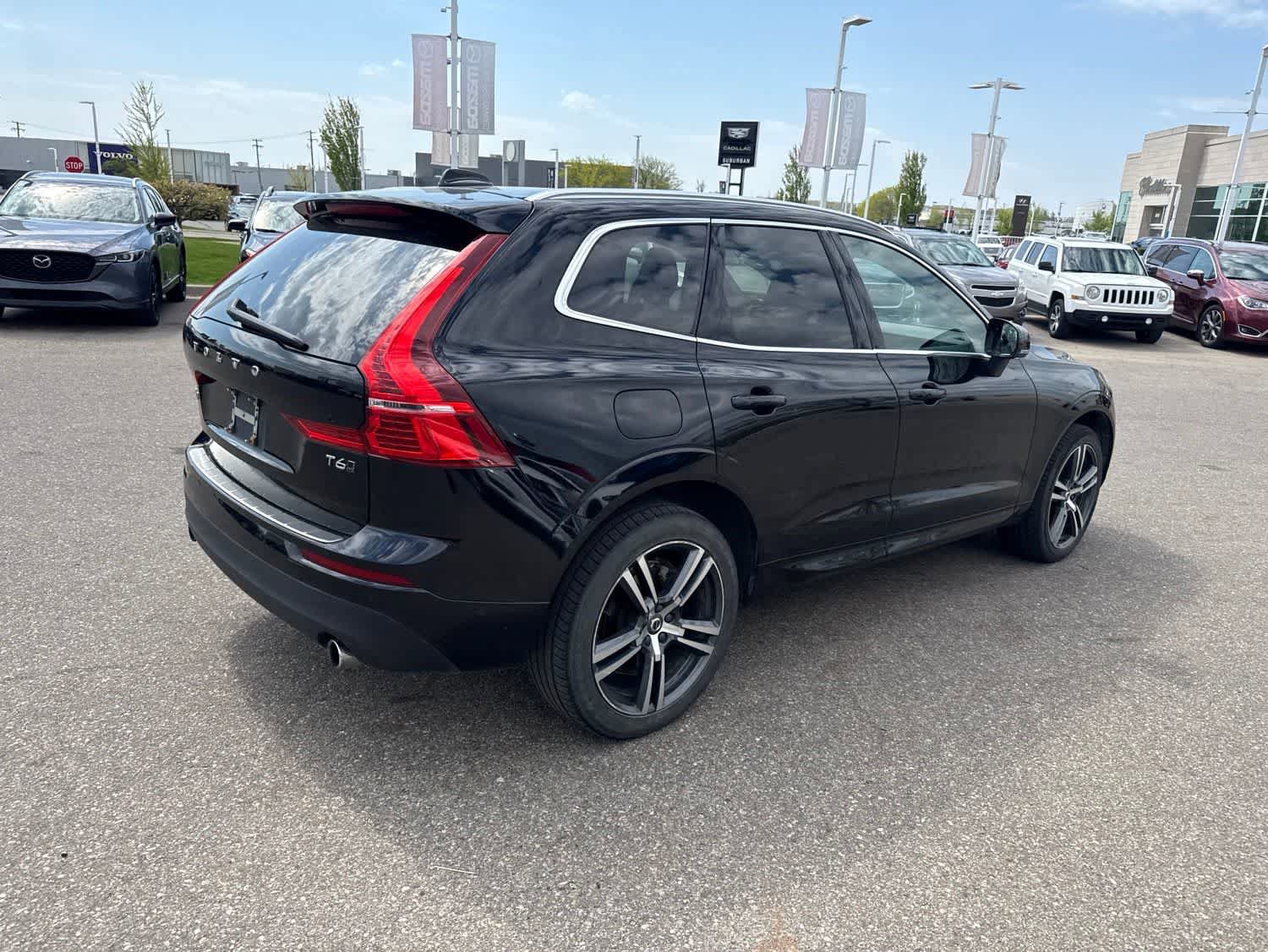 Used 2019 Volvo XC60 T6 Momentum w/ Premium Package AWD/4WD image 5