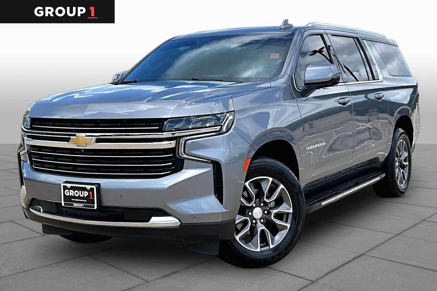 Used 2022 Chevrolet Suburban LT w/ Luxury Package RWD image 1