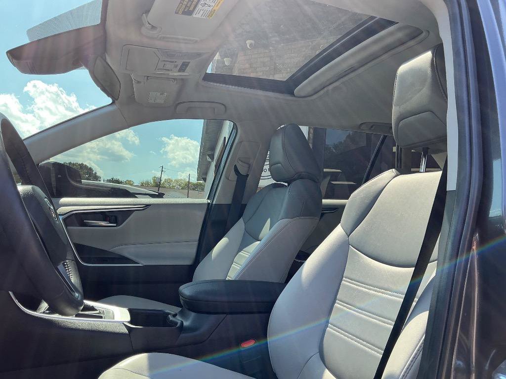 Used 2022 Toyota RAV4 XLE Premium FWD image 17