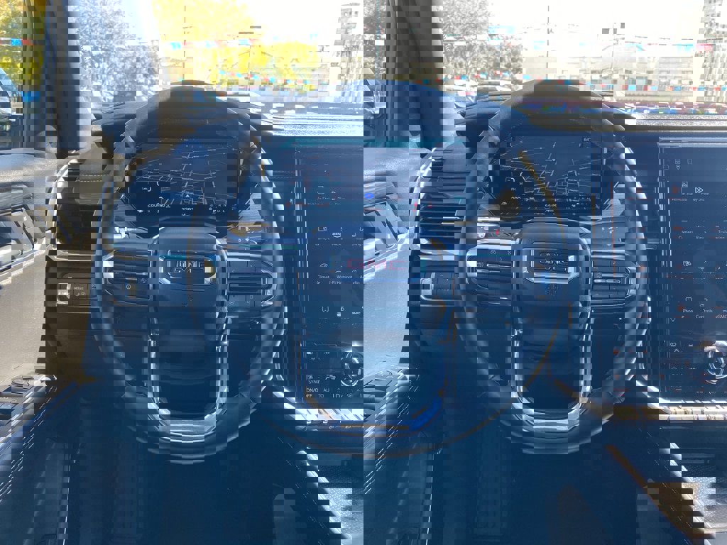 Used 2025 GMC Acadia Elevation image 30