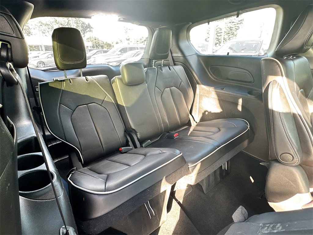 Used 2023 Chrysler Pacifica Limited w/ Uconnect Theater Family Group image 31