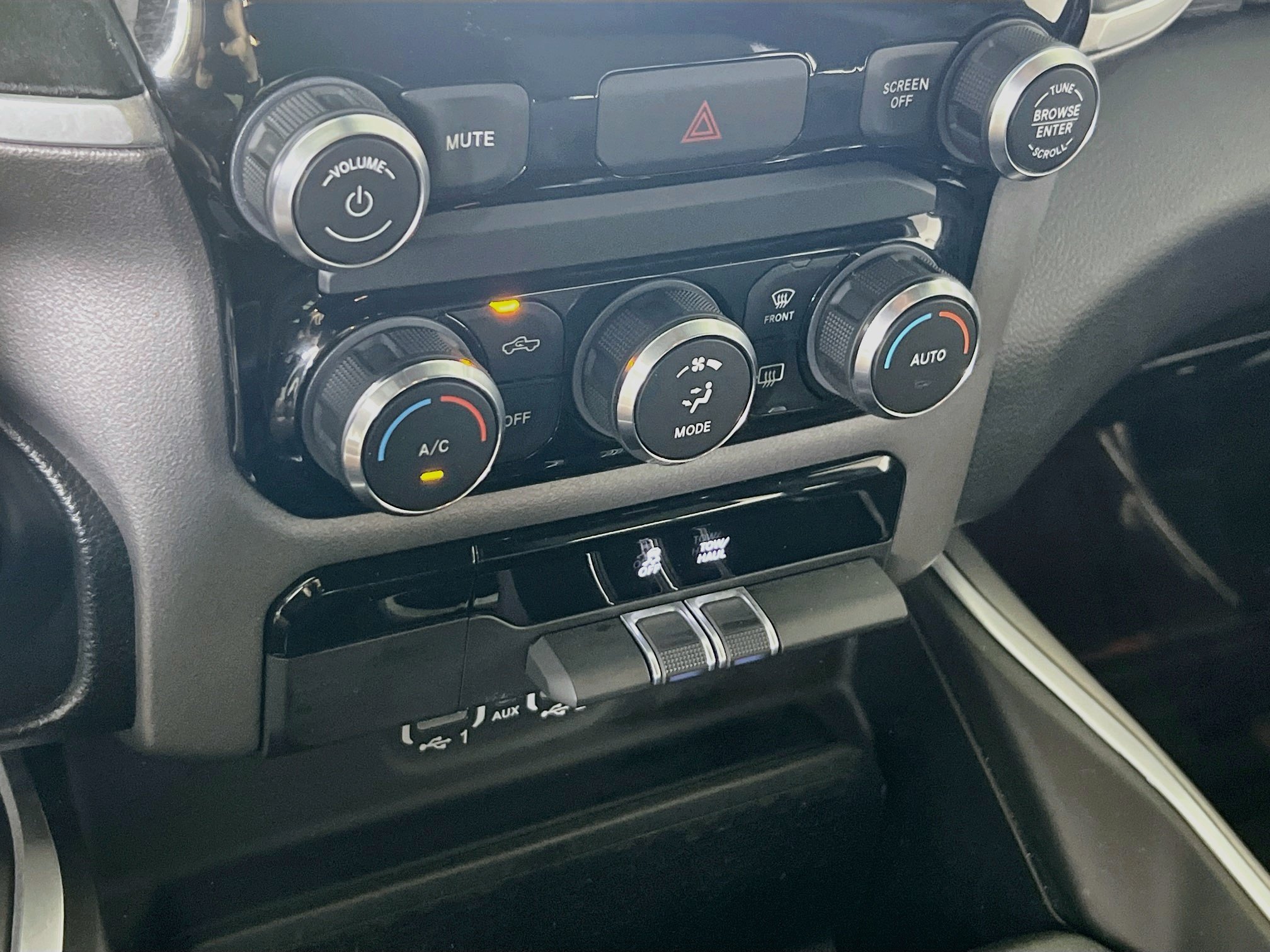Used 2022 RAM 1500 Big Horn AWD/4WD image 16