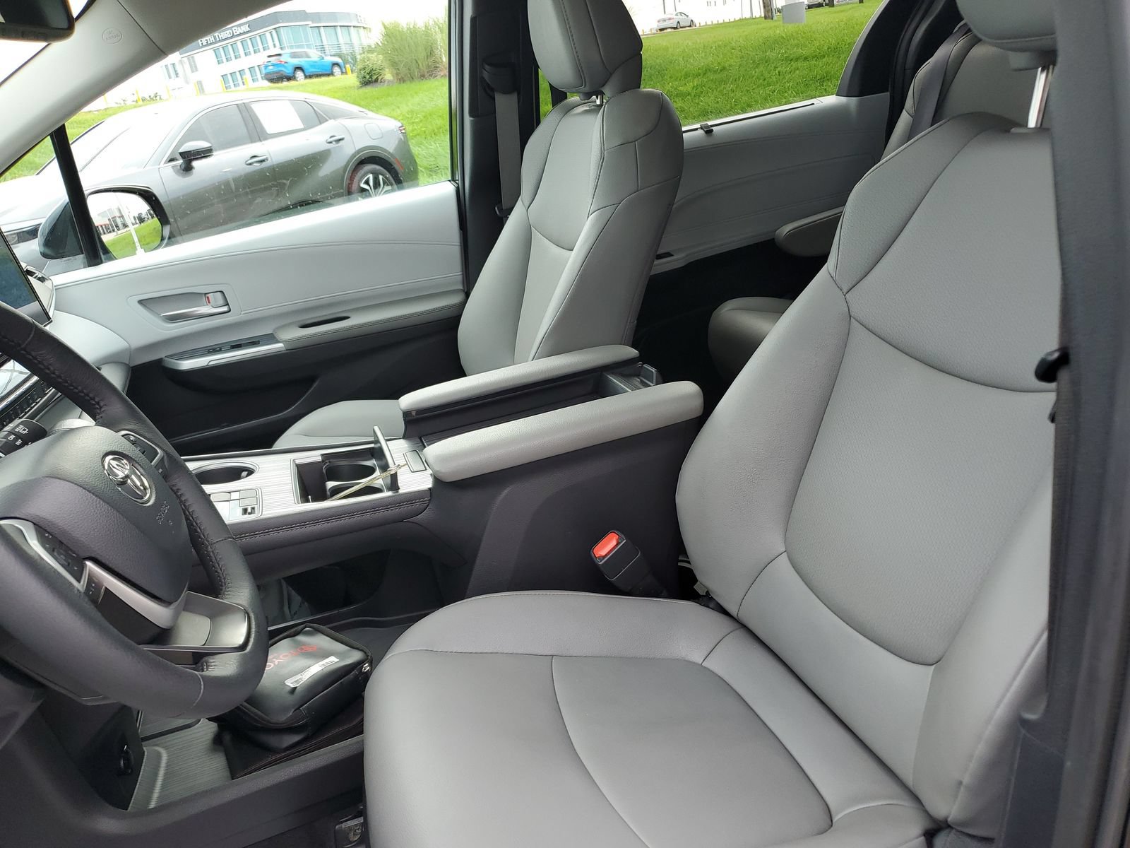 Certified 2025 Toyota Sienna XLE w/ XLE Plus Package AWD/4WD image 13