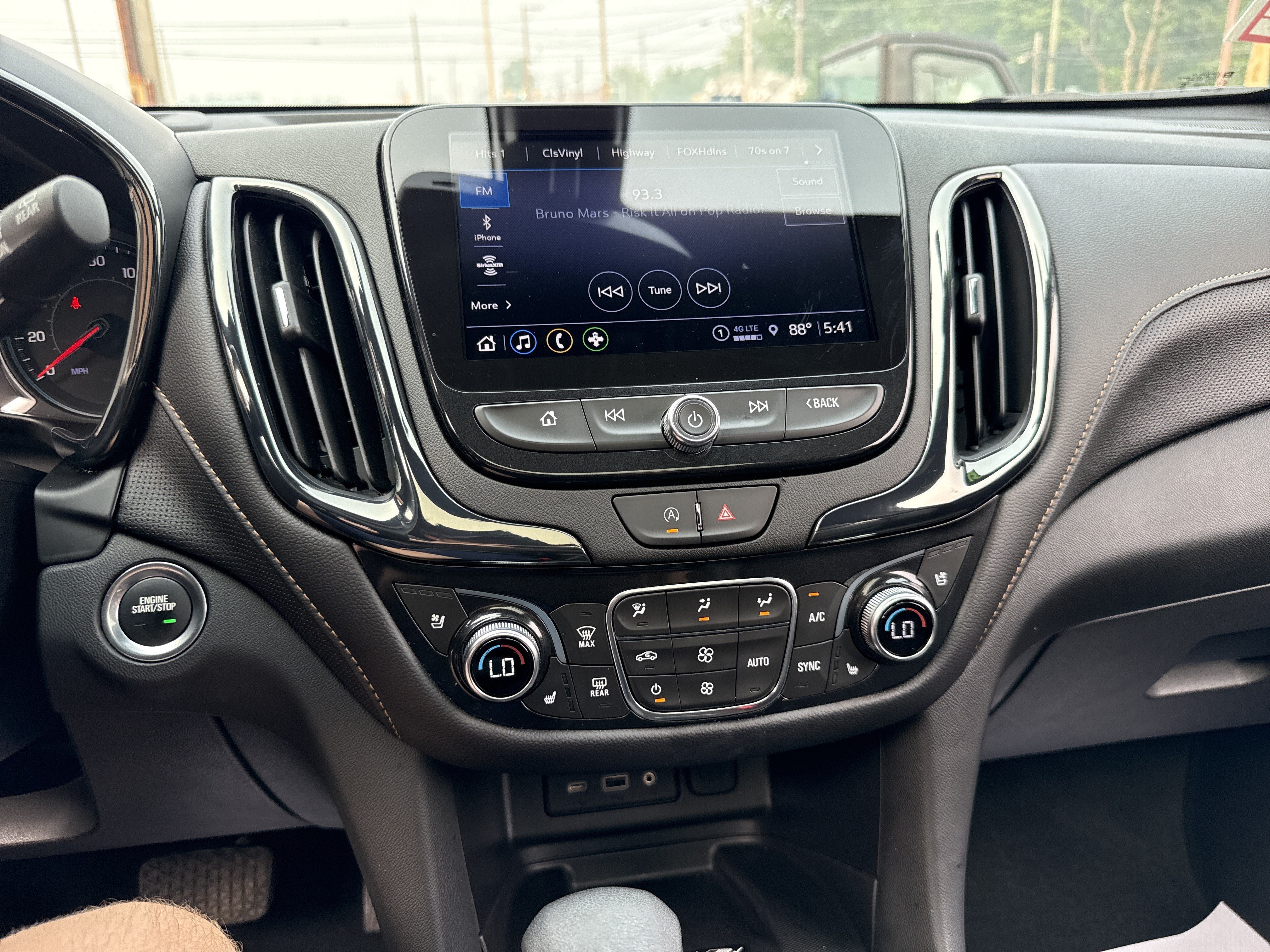 Used 2023 Chevrolet Equinox Premier AWD/4WD image 28