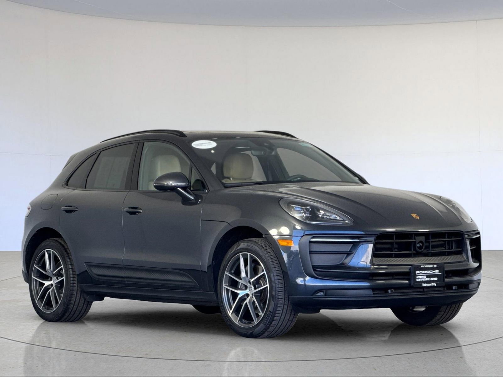 Certified 2025 Porsche Macan image 10