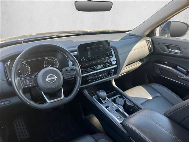 Used 2025 Nissan Pathfinder SL FWD image 10