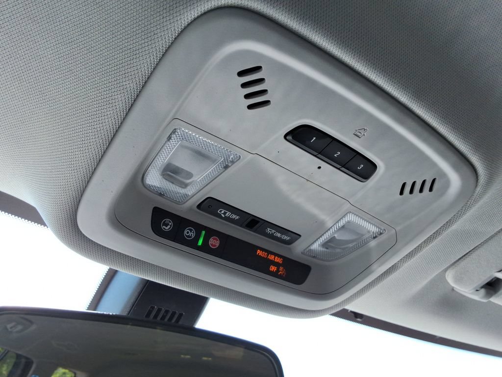 Certified 2021 Chevrolet Traverse LT FWD image 36