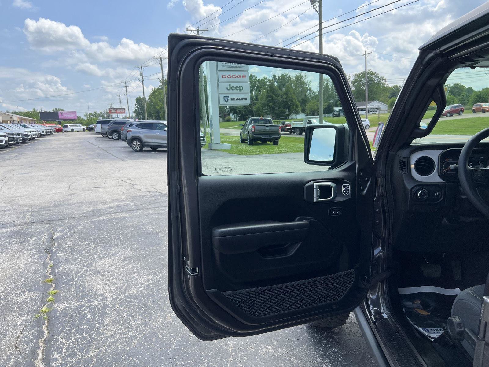 Used 2025 Jeep Wrangler Unlimited Sport AWD/4WD image 12