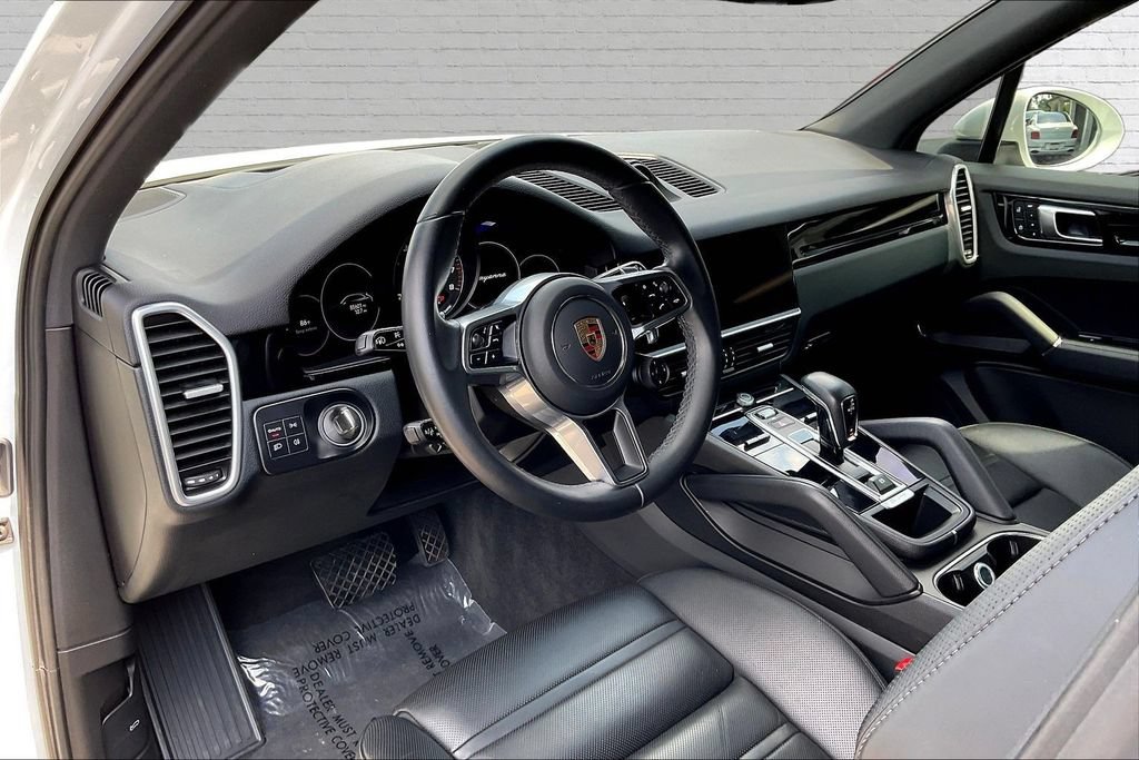 Used 2023 Porsche Cayenne w/ Premium Package AWD/4WD image 16