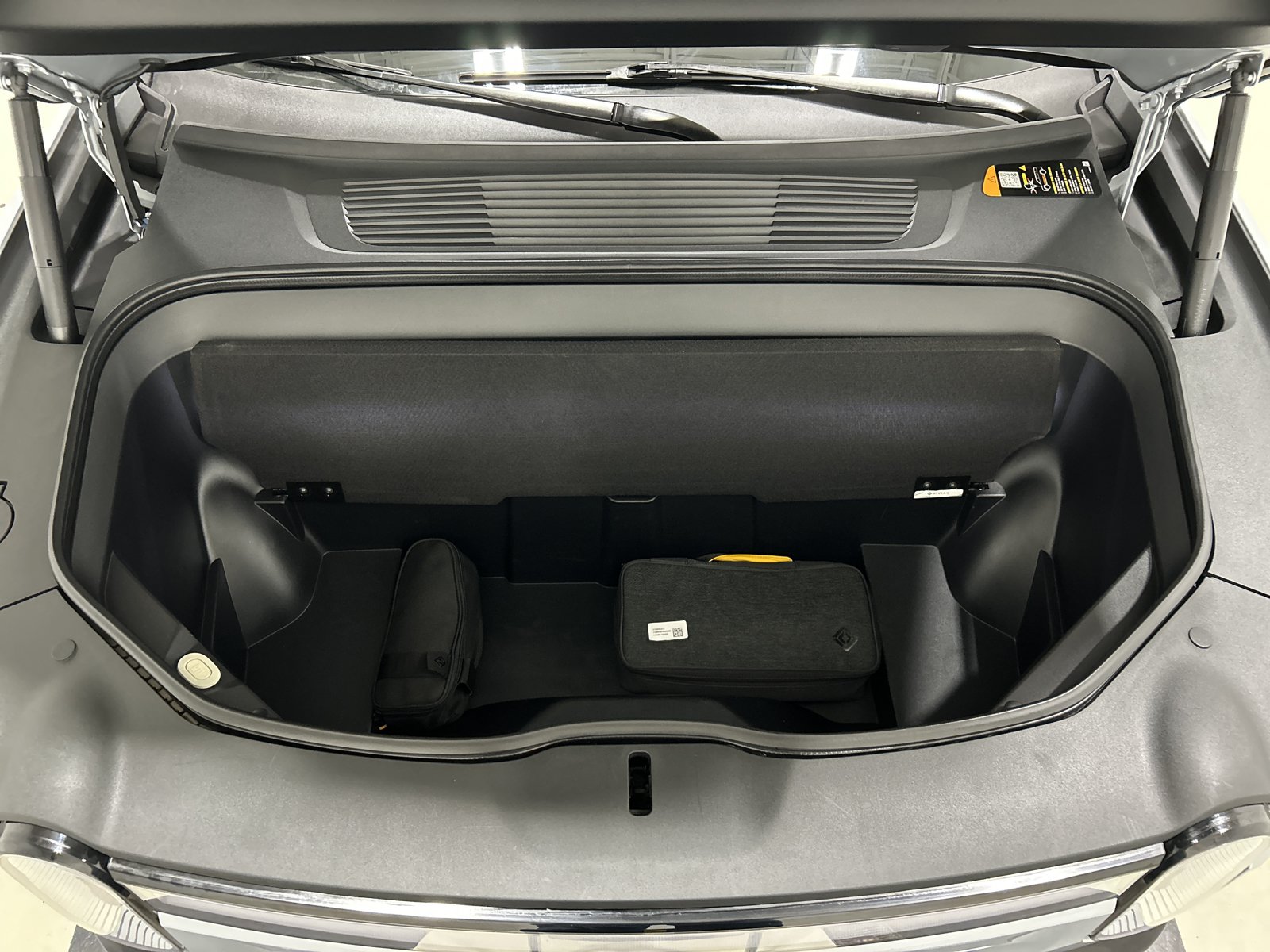 Used 2024 Rivian R1S Adventure AWD/4WD image 14