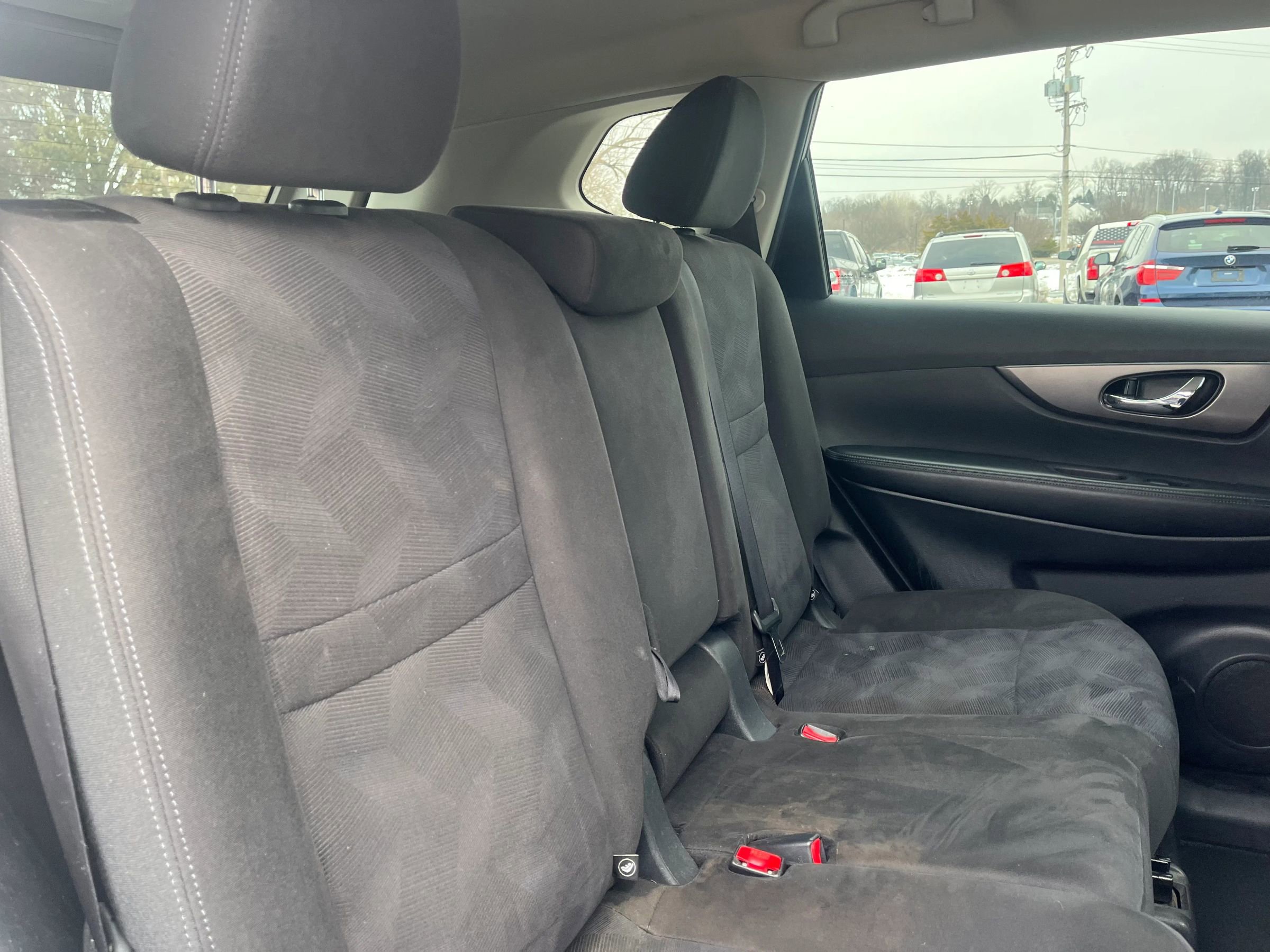 Used 2015 Nissan Rogue SV image 9