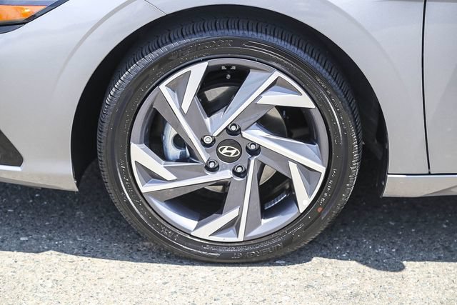 Certified 2025 Hyundai Elantra SEL FWD image 11