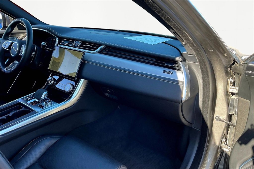 Used 2022 Jaguar XF R-Dynamic SE image 26