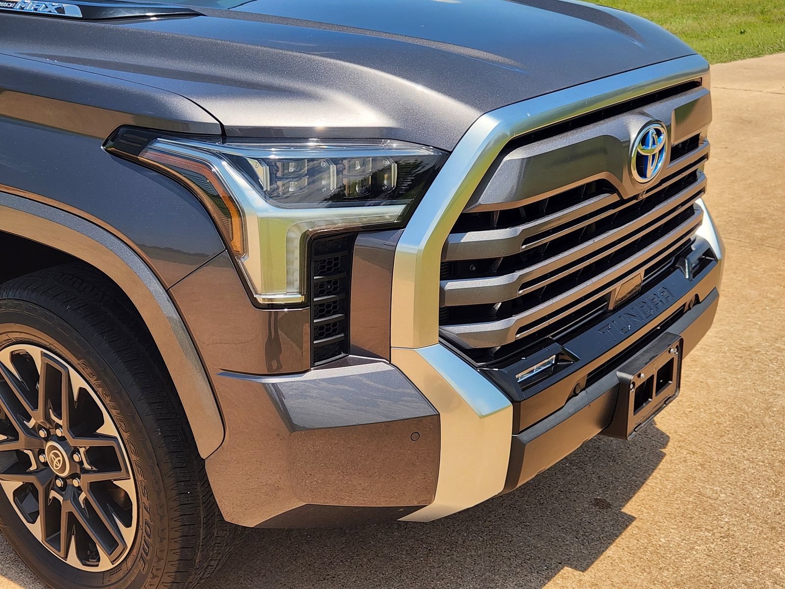 Used 2024 Toyota Tundra Limited AWD/4WD image 12