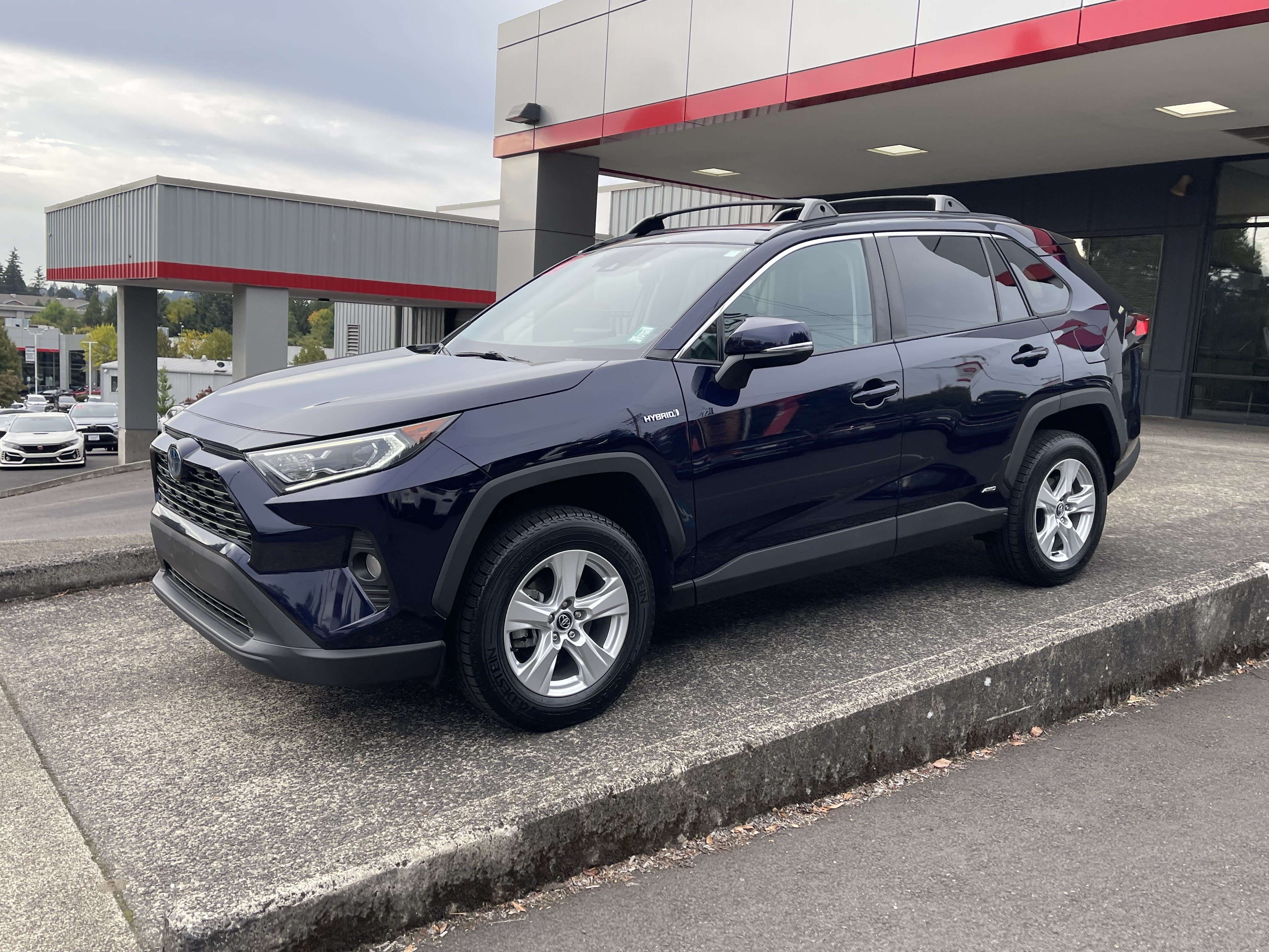 Used 2021 Toyota RAV4 XLE w/ Convenience Package AWD/4WD image 4